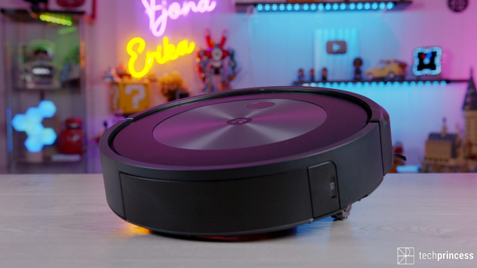 La recensione di iRobot Roomba j7: il robot aspirapolvere che impara da te thumbnail