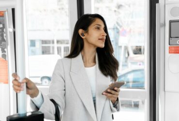 Logitech lancia in Italia la Logi Dock e gli Earbuds Zone True Wireless thumbnail