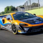 La nuova McLaren Artura GT4 scalda i motori al Goodwood Festival thumbnail