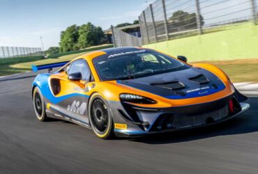 La nuova McLaren Artura GT4 scalda i motori al Goodwood Festival thumbnail
