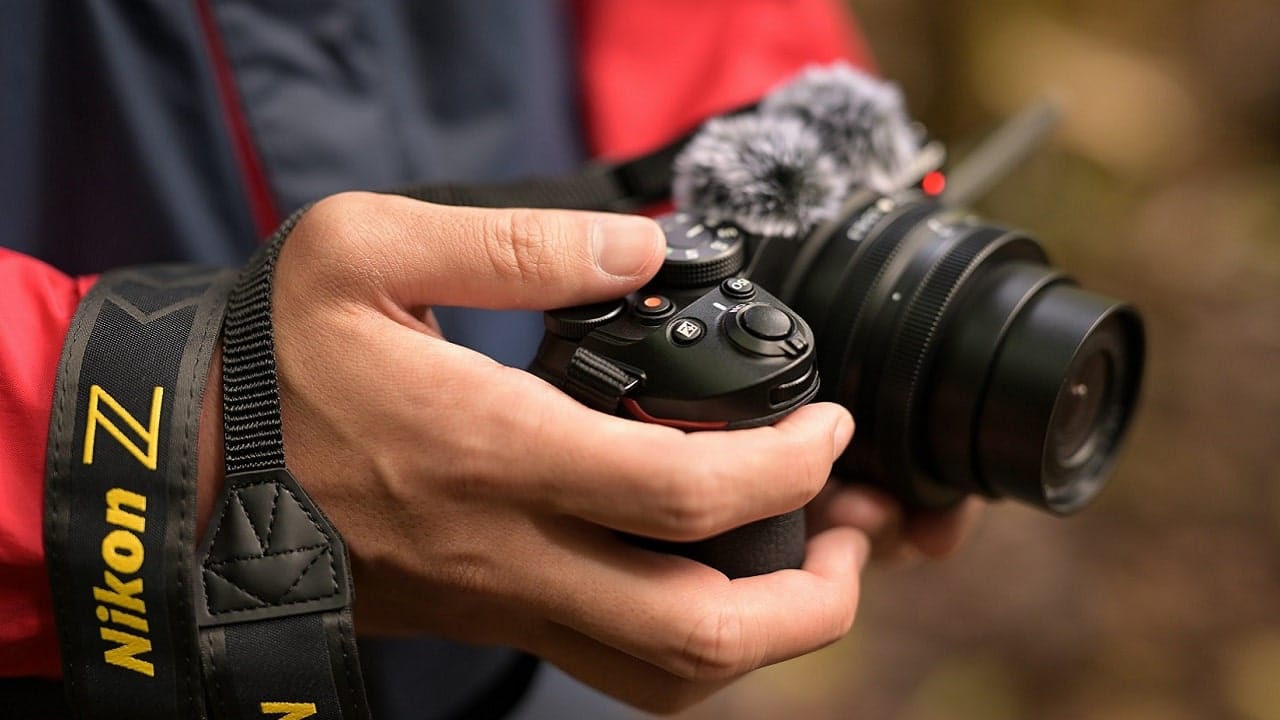 Nikon Z 30, la mirrorless per vlogger e creator thumbnail