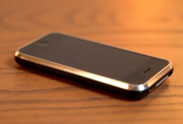 Svelato online un prototipo di iPhone che vale 500 mila dollari thumbnail