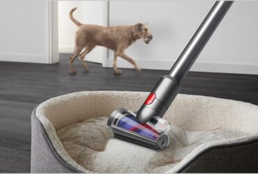 Dyson presenta la nuova gamma di aspirapolvere senza filo con tecnologia anti-groviglio thumbnail