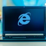 Internet Explorer: una lapide commemorativa del browser diventa virale in rete thumbnail