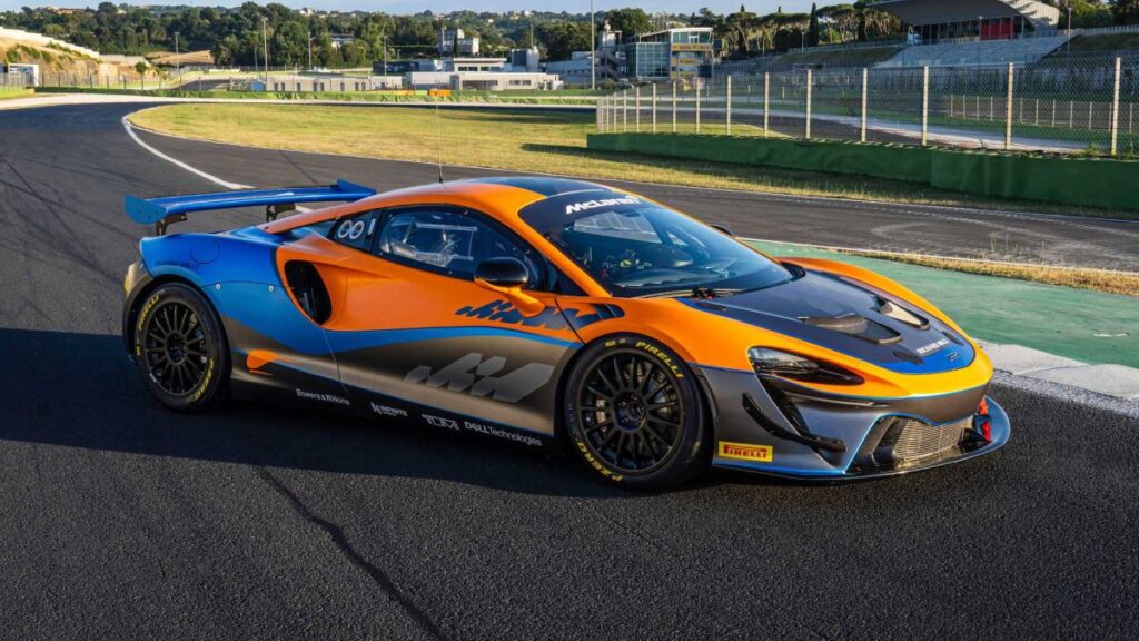 mclaren artura gt4 2