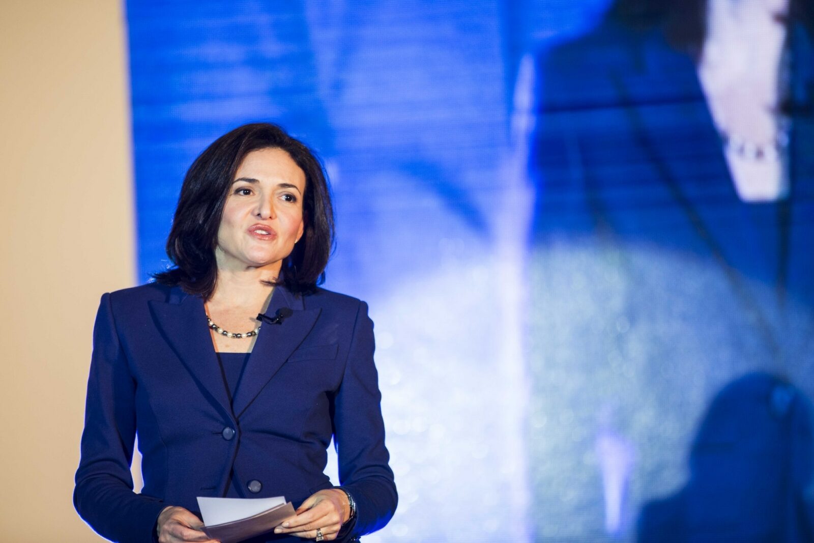 Sheryl Sandberg, COO di Meta, annuncia l'addio all'azienda thumbnail