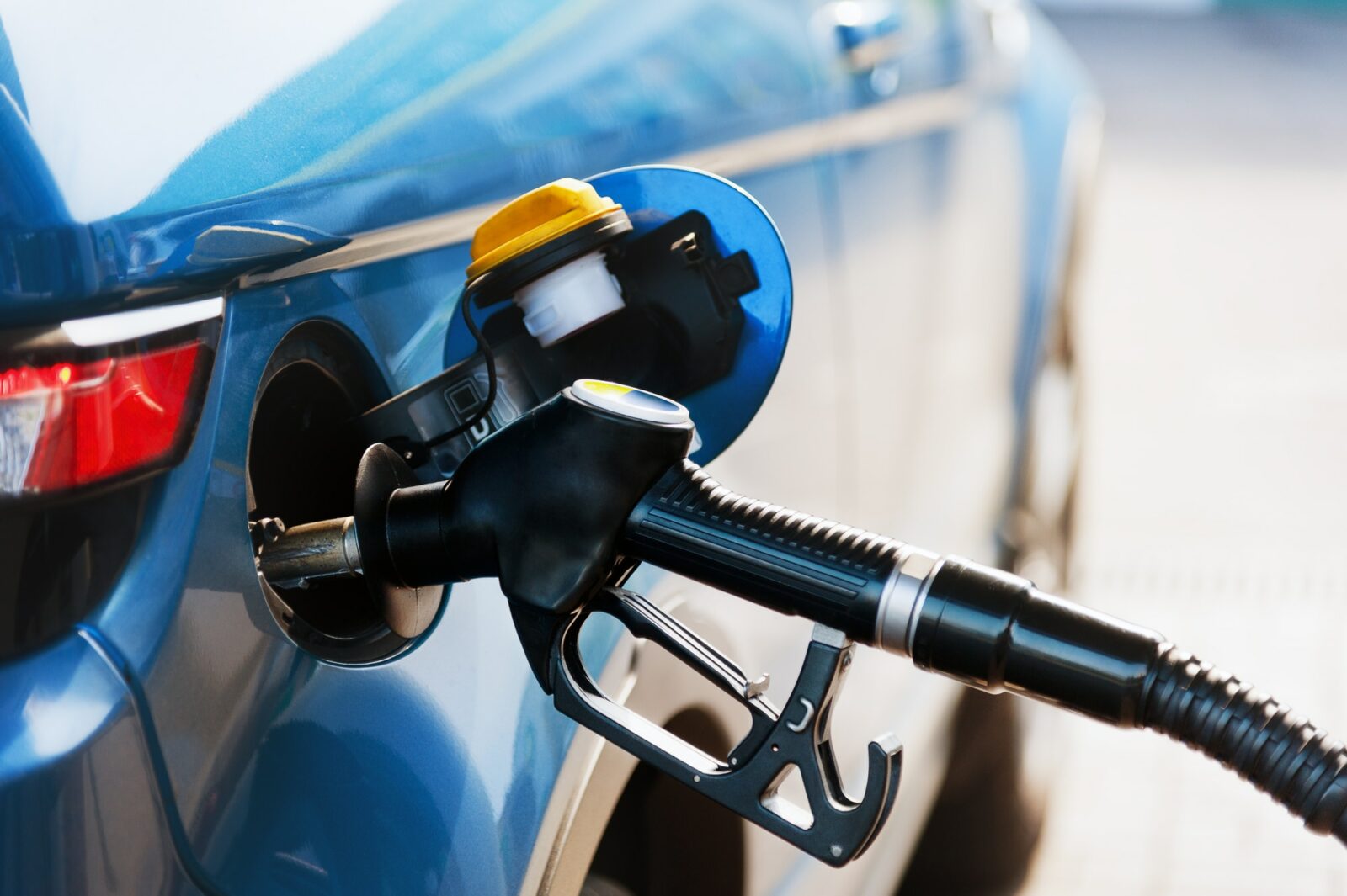 L'UE conferma lo stop alla vendita di auto benzina e diesel dal 2035 thumbnail