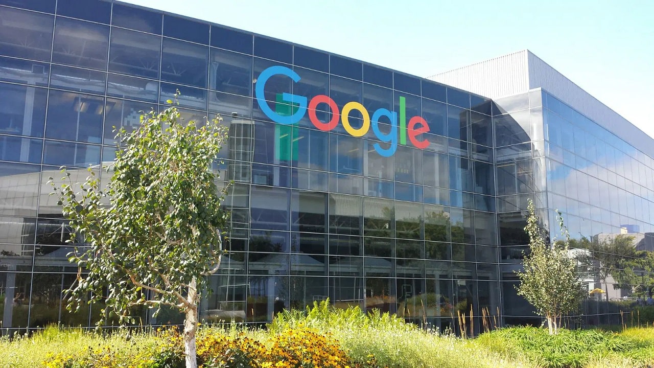 Google rallenta le assunzioni per il 2022 thumbnail