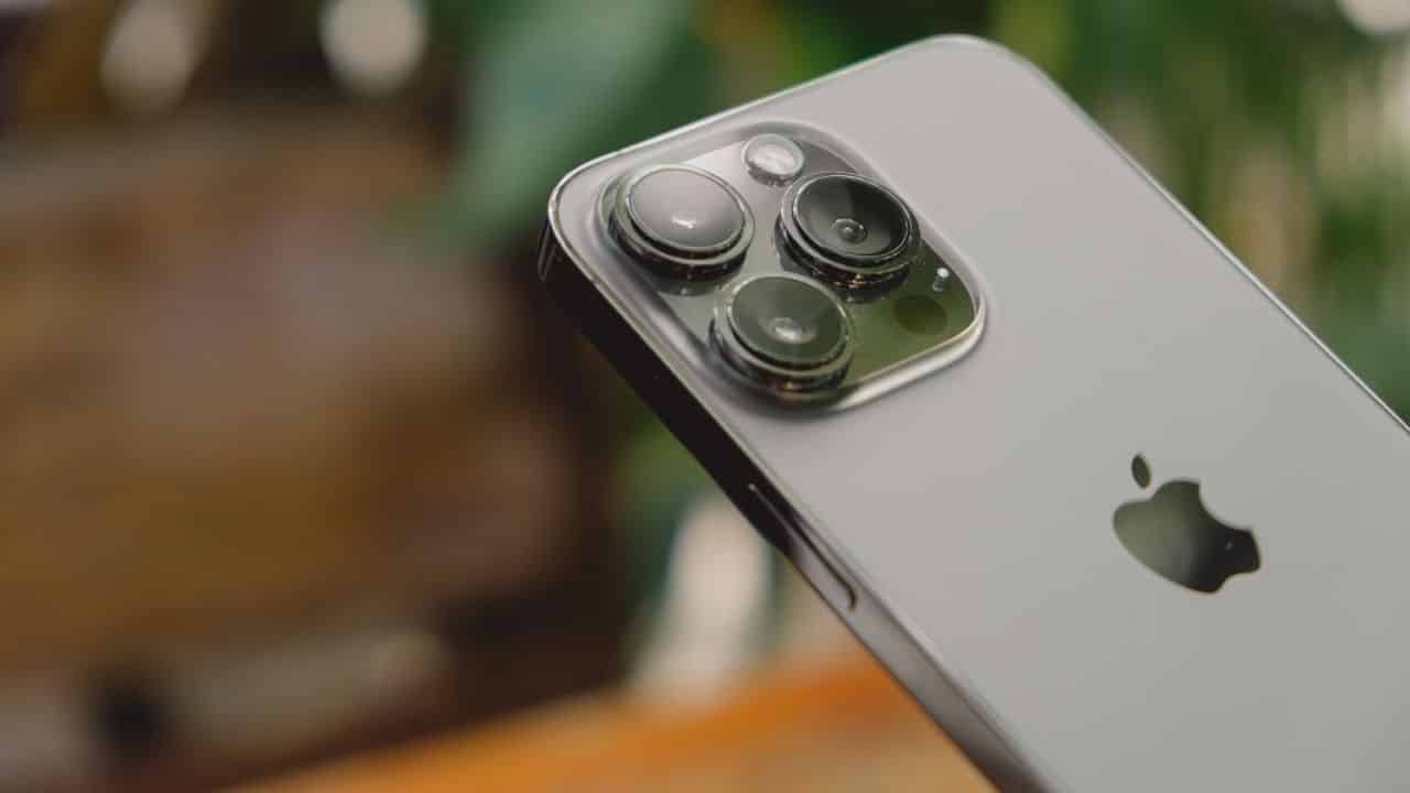 L'iPhone 15 Pro Max avrà una lente periscopica thumbnail