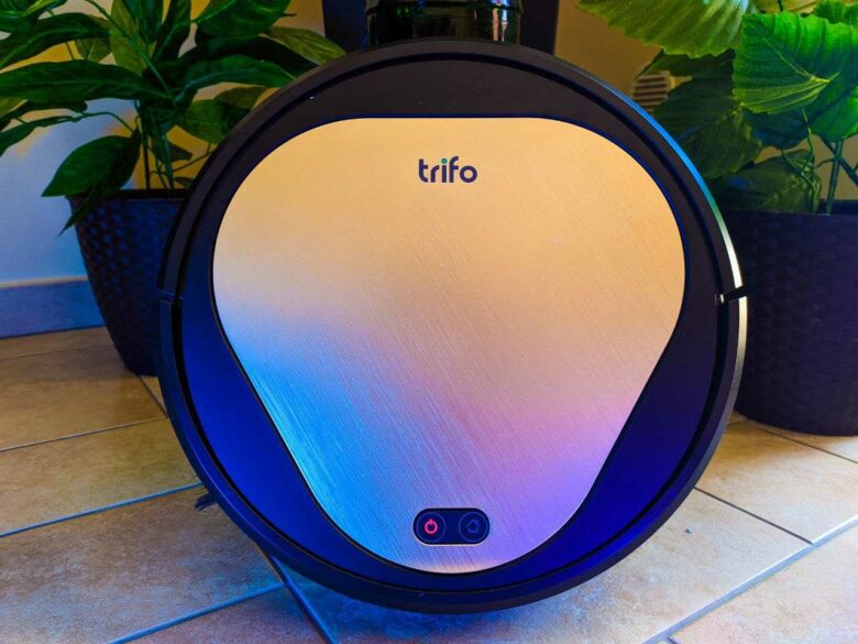 Trifo Ollie review the vacuum cleaner robot
