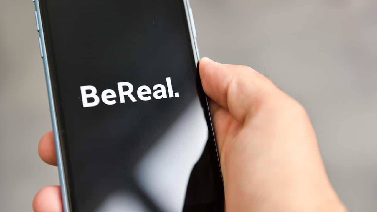 BeReal supera TikTok: è l’app più scaricata negli Usa thumbnail