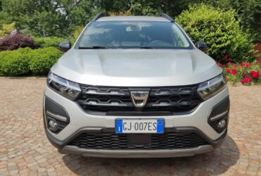 Dacia presenta l'intera gamma in realtà aumentata con Snapchat thumbnail