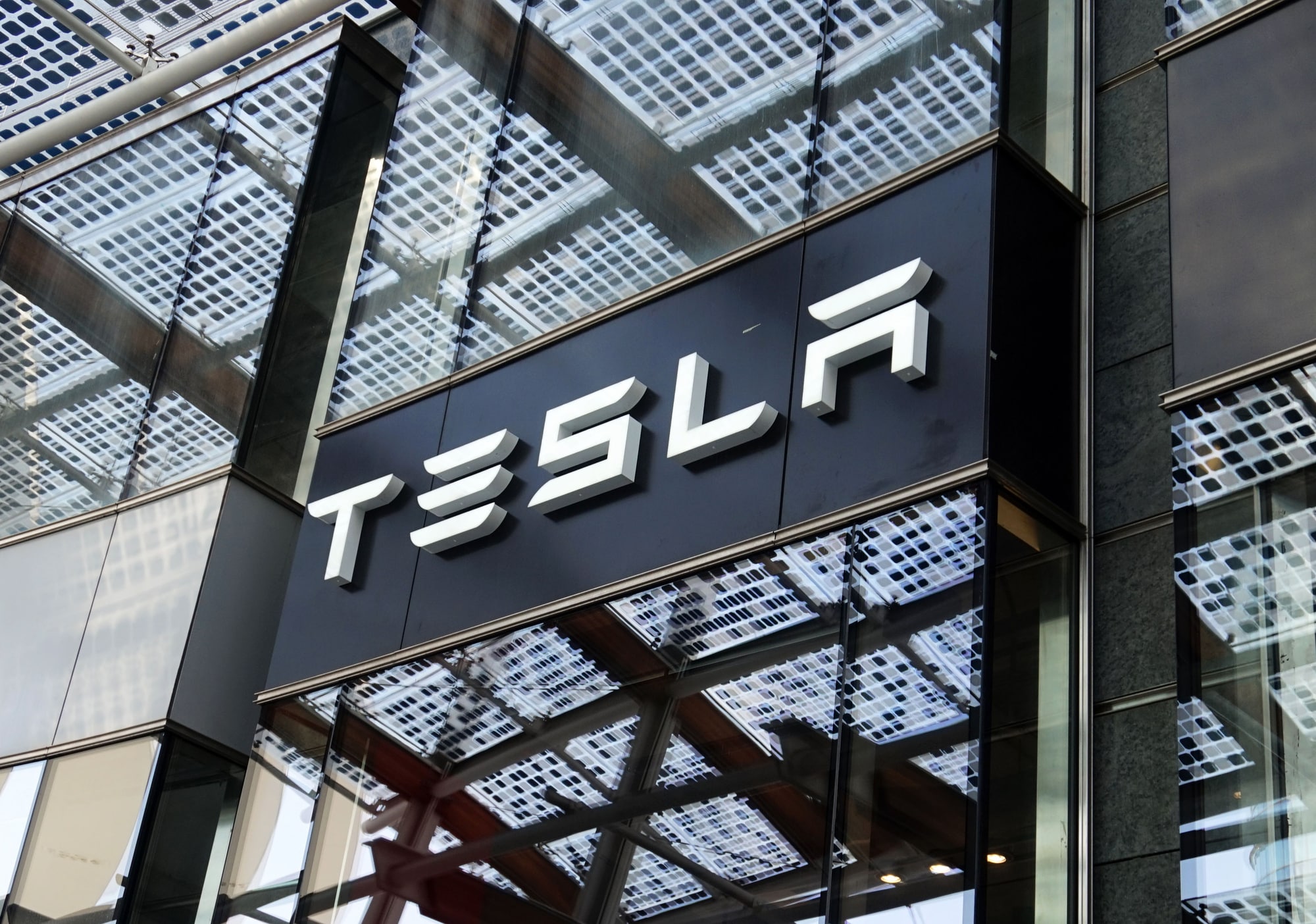FCA Bank annuncia un accordo commerciale con Tesla thumbnail