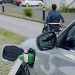 Ford e la disabilità: ecco i test della colonnina di ricarica robotizzata thumbnail
