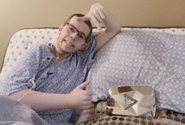 Technoblade è morto a 23 anni: era popolare per i suoi contenuti su Minecraft thumbnail