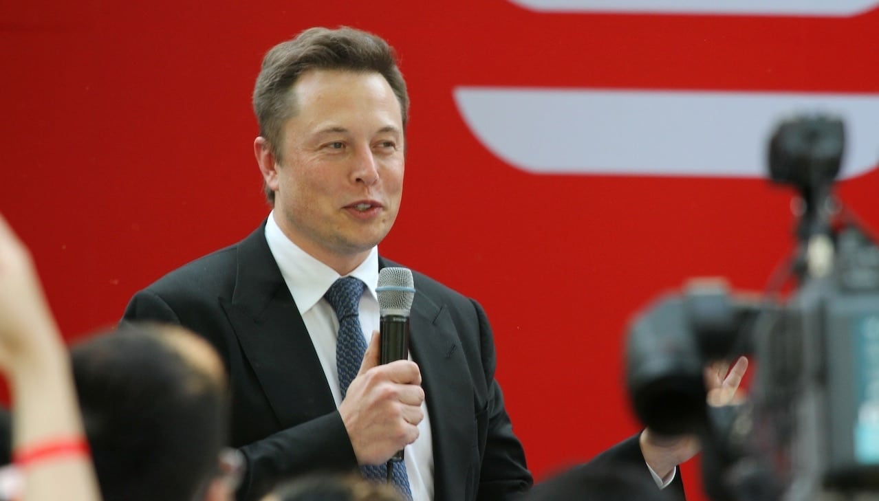 Altro che Twitter: Elon Musk vuole creare un proprio social. Che potrebbe chiamarsi X thumbnail