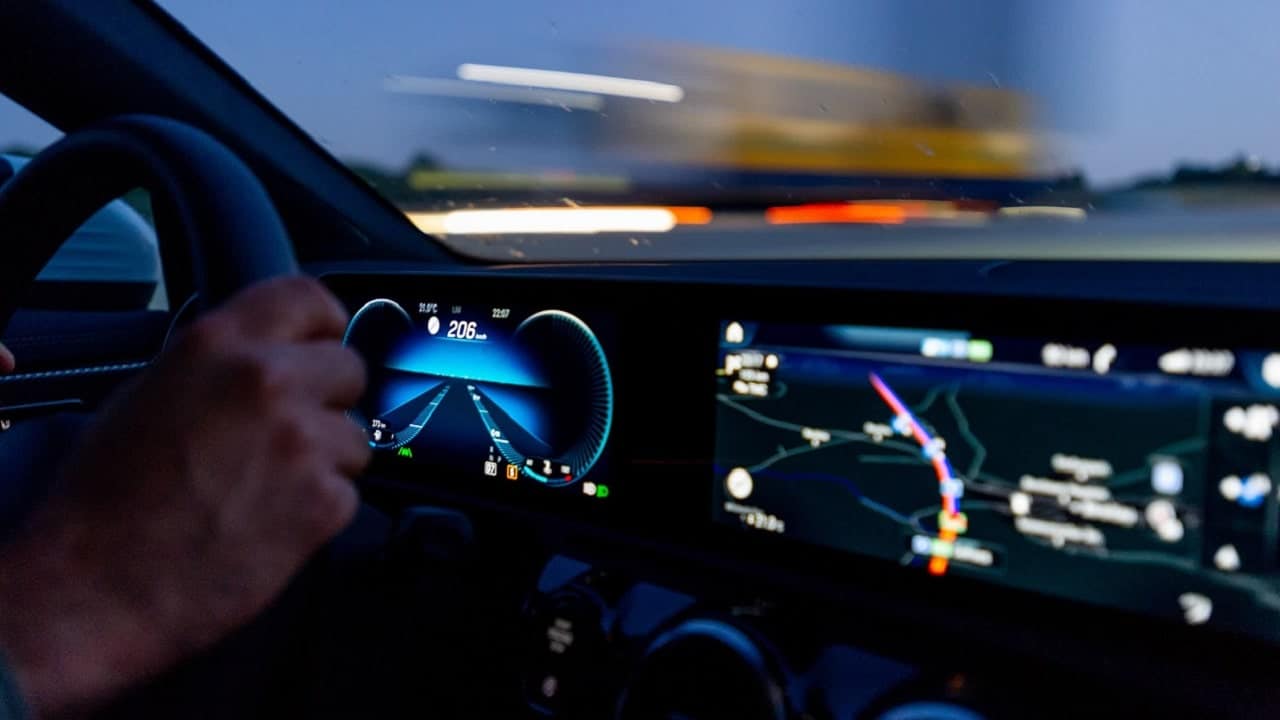 I tasti fisici sulle auto funzionano meglio del touchscreen, ecco la prova thumbnail