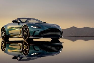 Aston Martin presenta la nuova V12 Vantage Roadster thumbnail