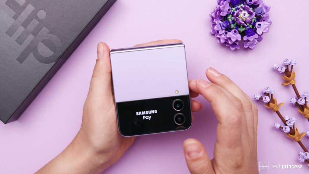 Samsung Galaxy Z Flip 4 external display review 1.1.7