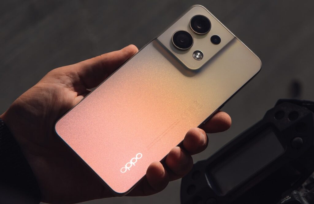 OPPO Reno8 5G Gold 01 min