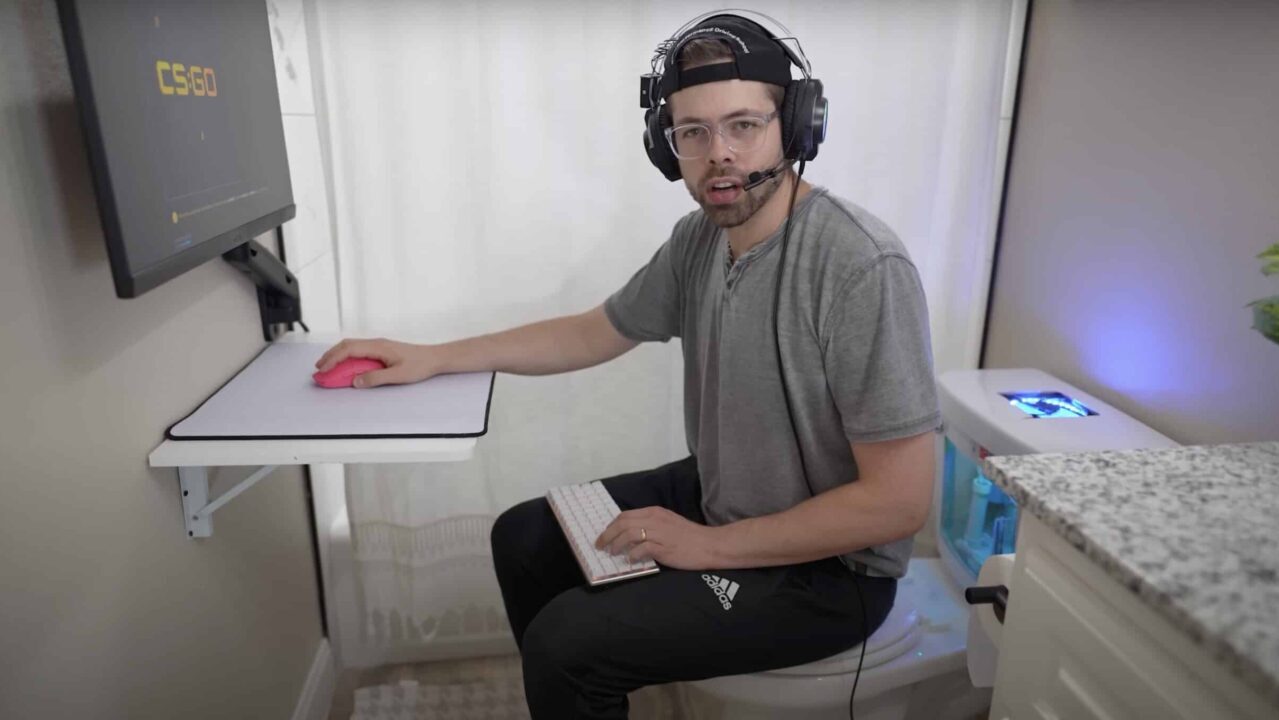 Uno YouTuber ha trasformato un WC in un PC da gaming thumbnail