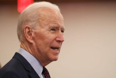 Biden firma il CHIPS Act per aumentare la produzione di semiconduttori thumbnail