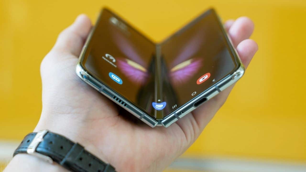 Samsung Galaxy Z Fold 4 e Flip 4: le immagini delle cover ci confermano il design thumbnail