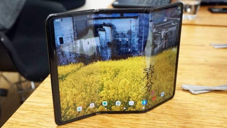 Samsung ready to launch the first foldable tablet