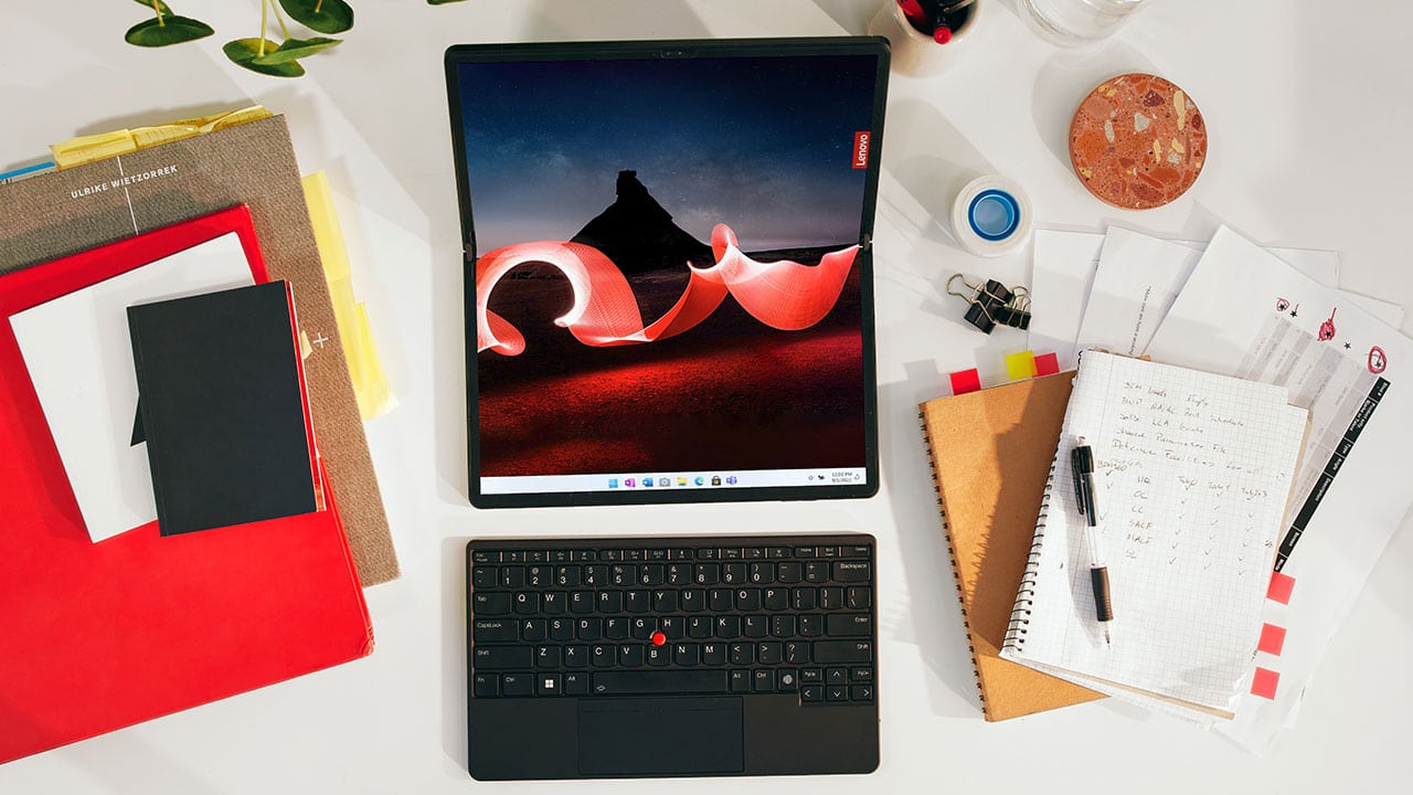 L'anteprima di Lenovo ThinkPad X1 Fold, il PC che si piega thumbnail