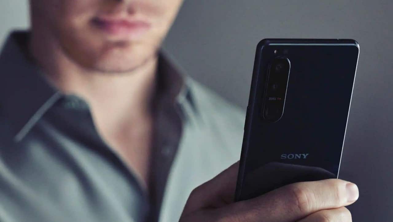 Sony lancia Xperia 5 IV, fotocamere di qualità in un corpo compatto thumbnail