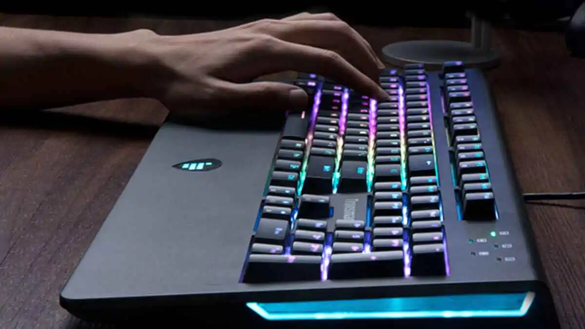 Tronsmart TK09R: Blue mechanical keyboard with RGB LED