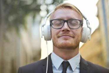 Un 2022 in crescita per Audible: ecco i podcast più ascoltati thumbnail