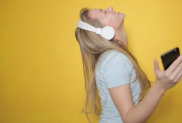 L'Intelligenza Artificiale ora compone anche colonne sonore: nasce Soundive thumbnail