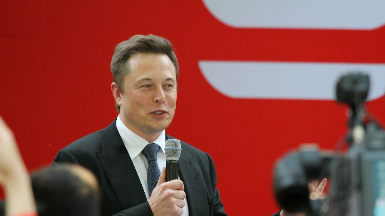 Elon Musk vuole che il Pentagono paghi per Starlink in Ucraina thumbnail