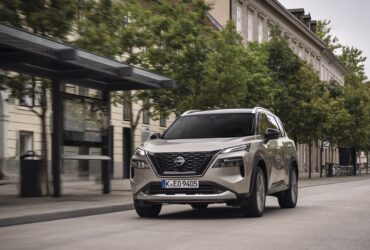 Nissan X-Trail: il nuovo SUV elettrificato debutta sul mercato con tanta tecnologia thumbnail