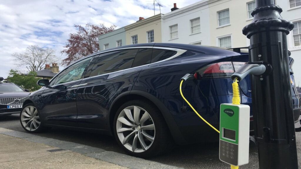 lamp post charging station