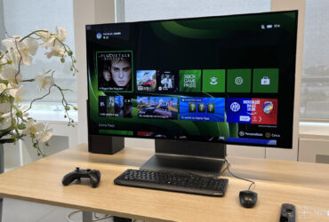 La prova di LG OLED Flex: la TV che si piega thumbnail