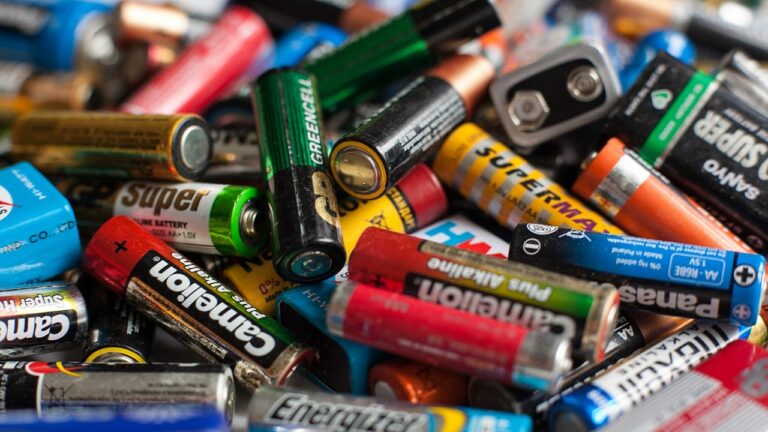 How To Recycle Batteries And Dispose Of Them Safely