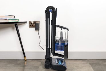 La recensione della scopa elettrica di SharkNinja: un incredibile mix di design, potenza e tecnologia thumbnail