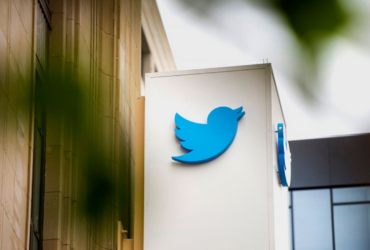 Elon Musk, tra pubblicità ad alto rischio e licenziamenti su Twitter. Il risultato di un uomo solo al comando thumbnail