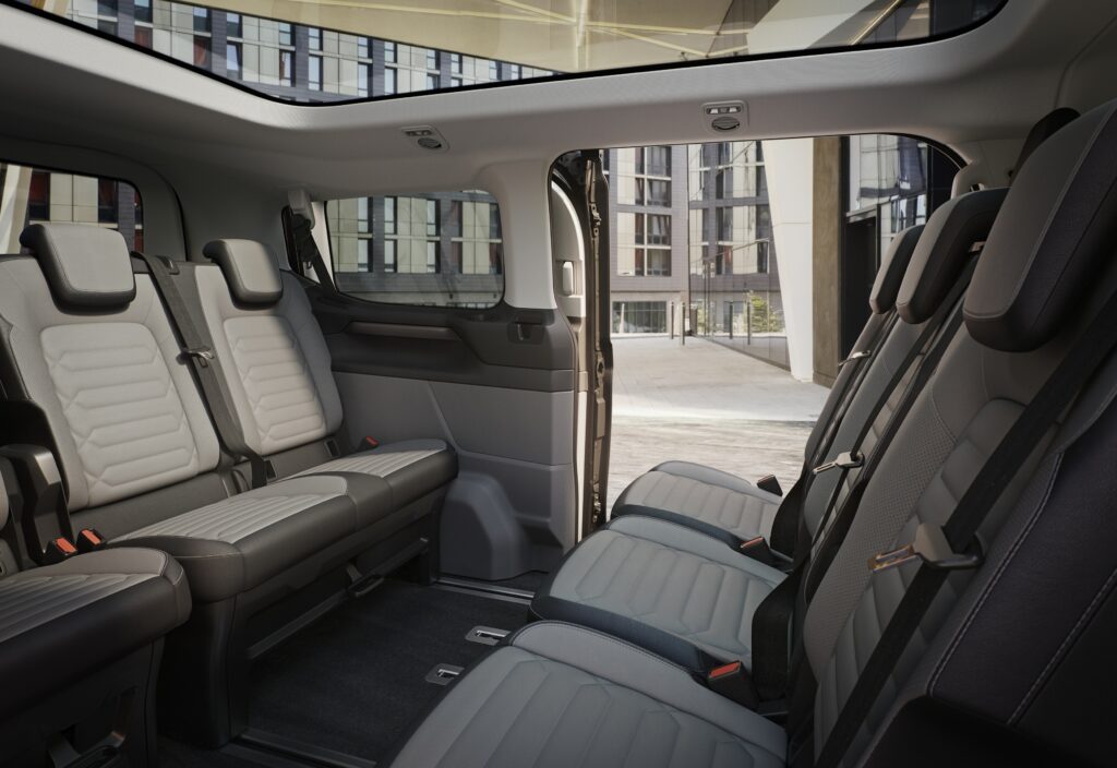 2022 FORD TOURNEO INTERIOR 4