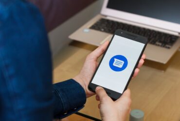 Google rinnova l'app Messaggi: reazioni disponibili con qualsiasi emoji thumbnail