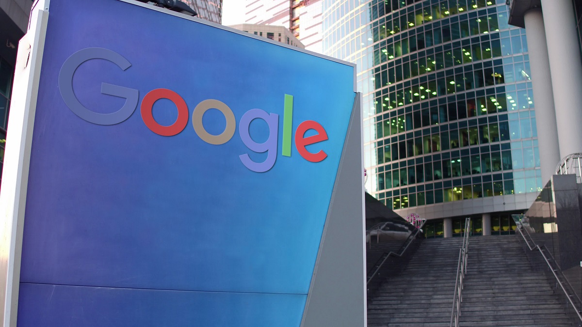 Google annuncia la fine del supporto all'app di Street View thumbnail