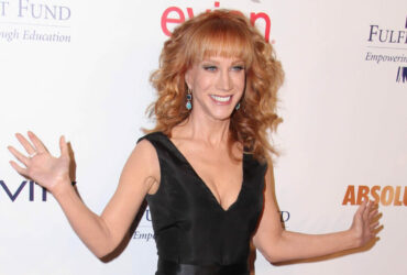 L'attrice e comica Kathy Griffin è stata sospesa da Twitter per aver impersonato Elon Musk thumbnail