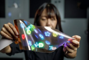 LG presenta un display che si allarga da 12 a 14 pollici thumbnail