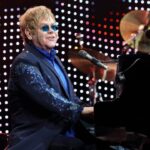 Elton John terrà un concerto virtuale su Roblox a fine mese thumbnail