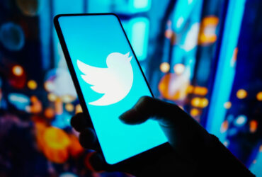 Twitter, chi arriva e chi va: tornano Kanye West e Donald Trump, addio per Phil Schiller thumbnail