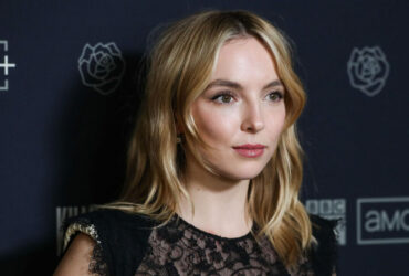 David Harbour e Jodie Comer saranno i protagonisti di un videogioco horror thumbnail