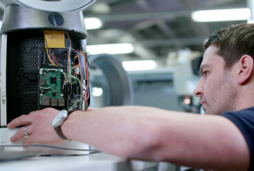 Il futuro smart di Dyson diventa realtà, con dispositivi intelligenti che migliorano da soli thumbnail