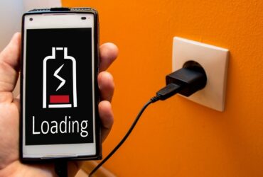 Da oggi è in vigore la legge sul caricabatterie universale per smartphone thumbnail